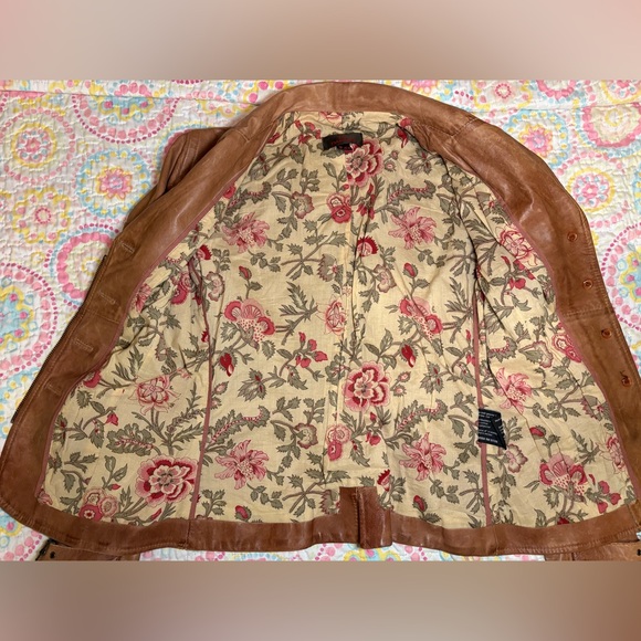 Women’s Danier Leather Jacket - Picture 5 of 10